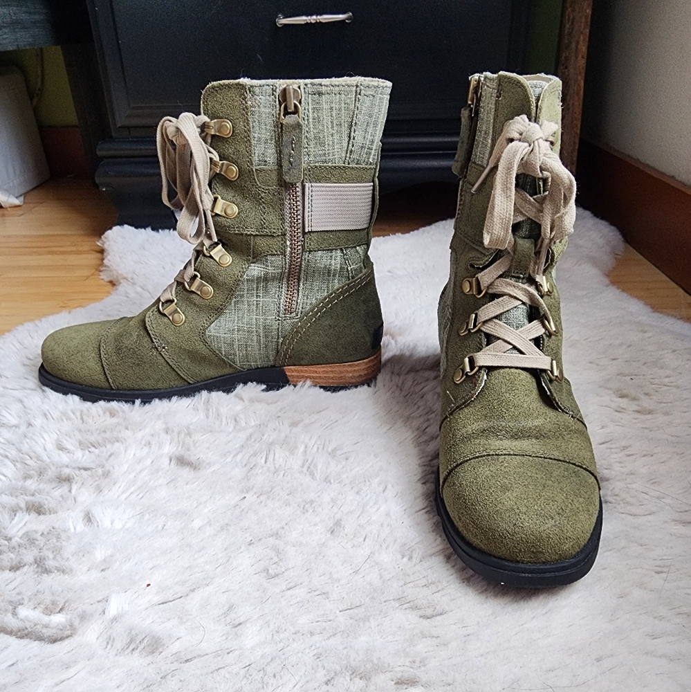Sorel major Carly green boots Sz 6.5